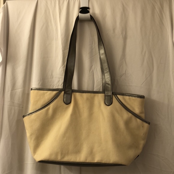 GUC Purse with butterfly accents. - Picture 3 of 8